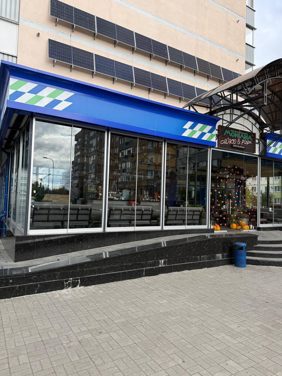 Розсувна система безрамного скла у Полтаві монтаж
