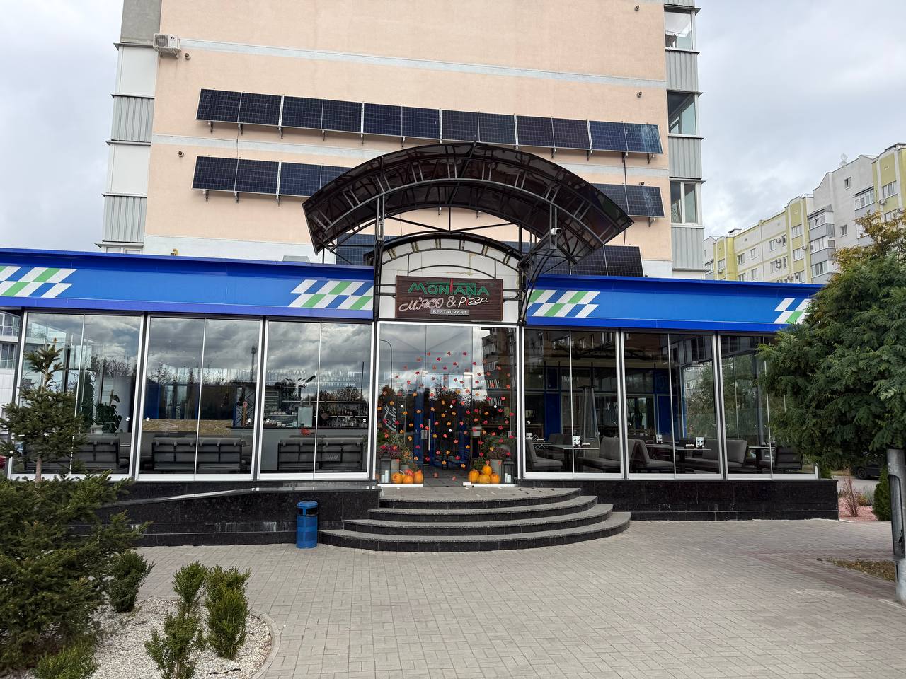 Розсувна система безрамного скла у Полтаві